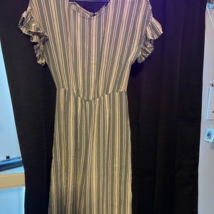 Yellow, green, and white. XS